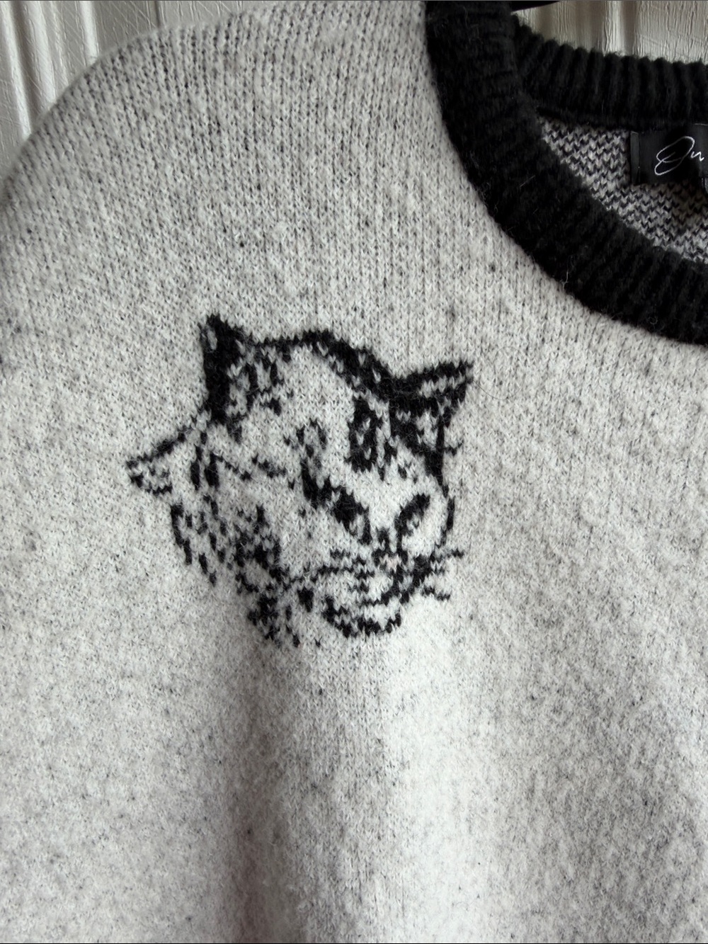 Cat Sweater XL Black White Fuzzy Knit Cat Face Pullover - Picture 3 of 7